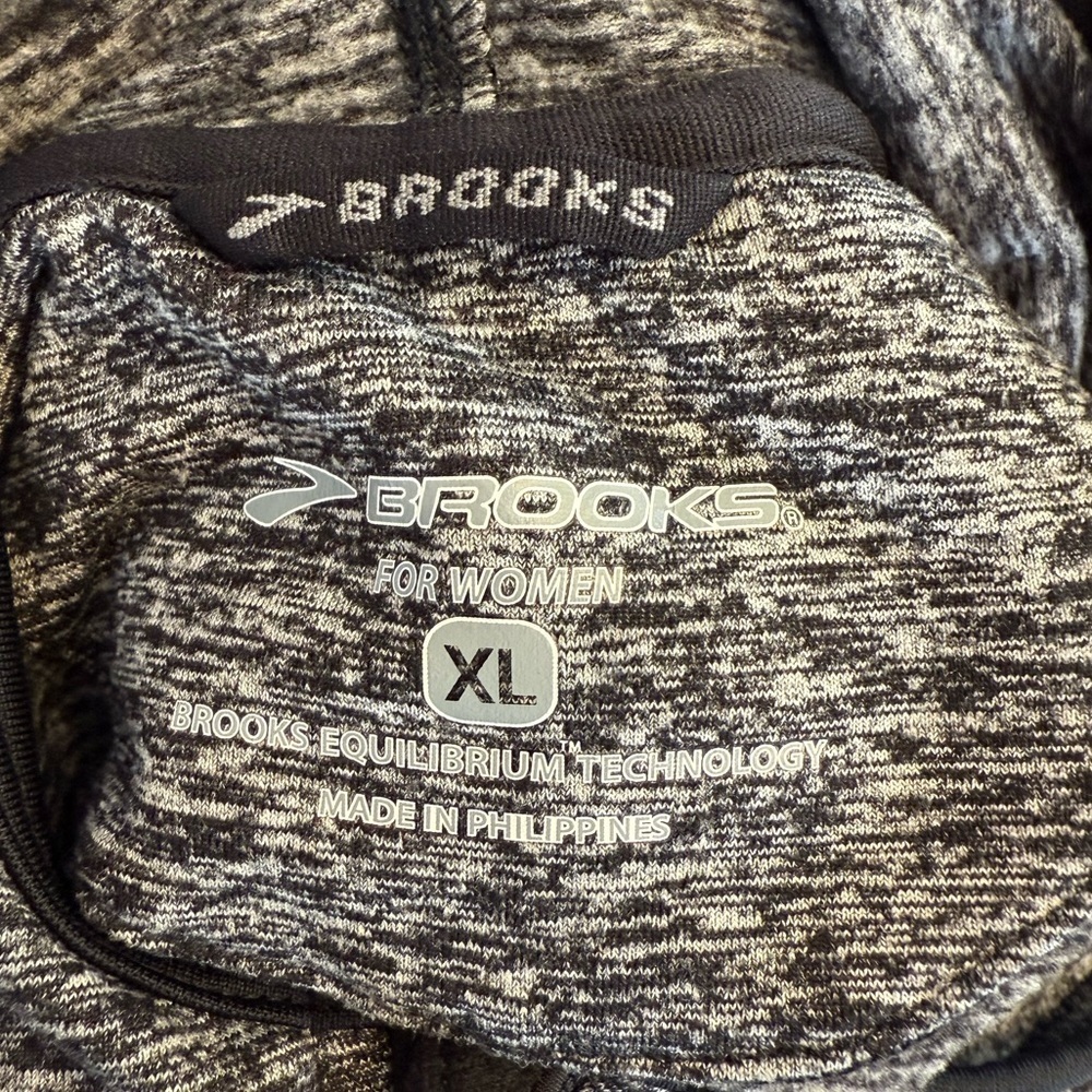 Brooks Running Athletic Long Sleeve Zip up lightweight jacket with hood Size XL - Picture 3 of 8
